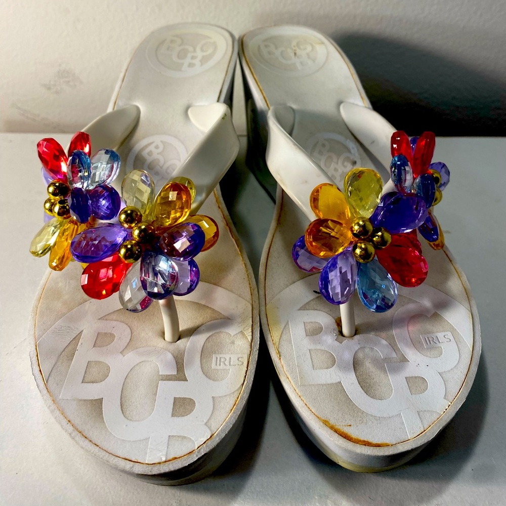 BCBG Summer White Flip Flops With Flower Embellishments